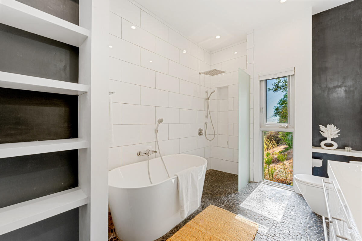 350 Conejo Road Santa Barbara, CA 93103 - Photo 31 of 47 Primary Bathroom