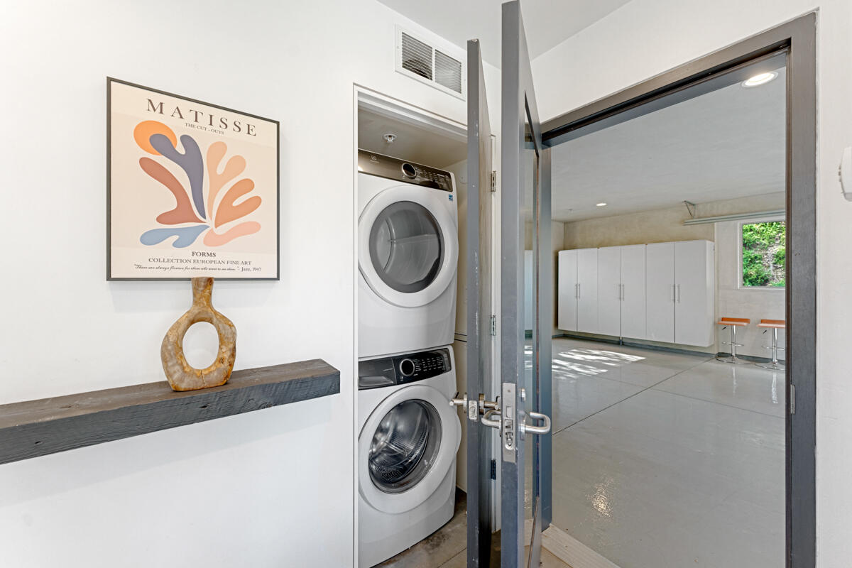 350 Conejo Road Santa Barbara, CA 93103 - Photo 36 of 47 Laundry