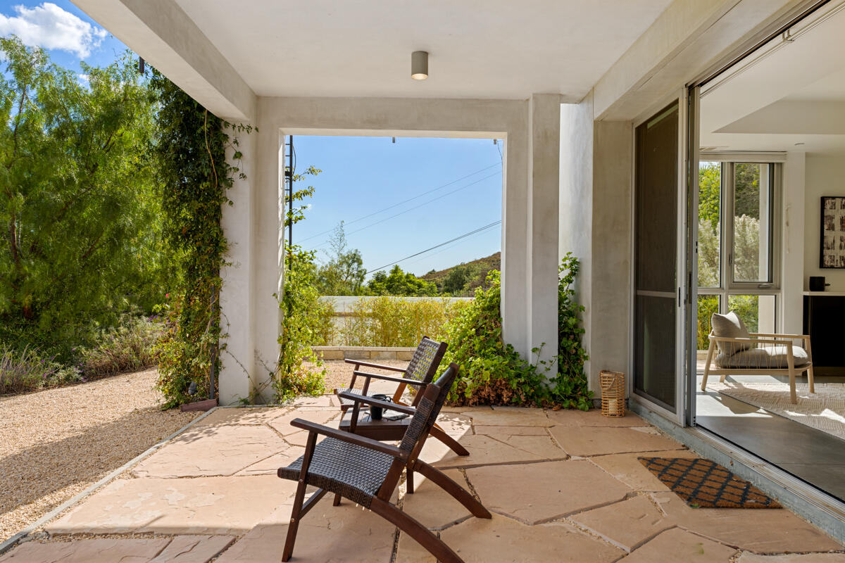350 Conejo Road Santa Barbara, CA 93103 - Photo 40 of 47 Patio