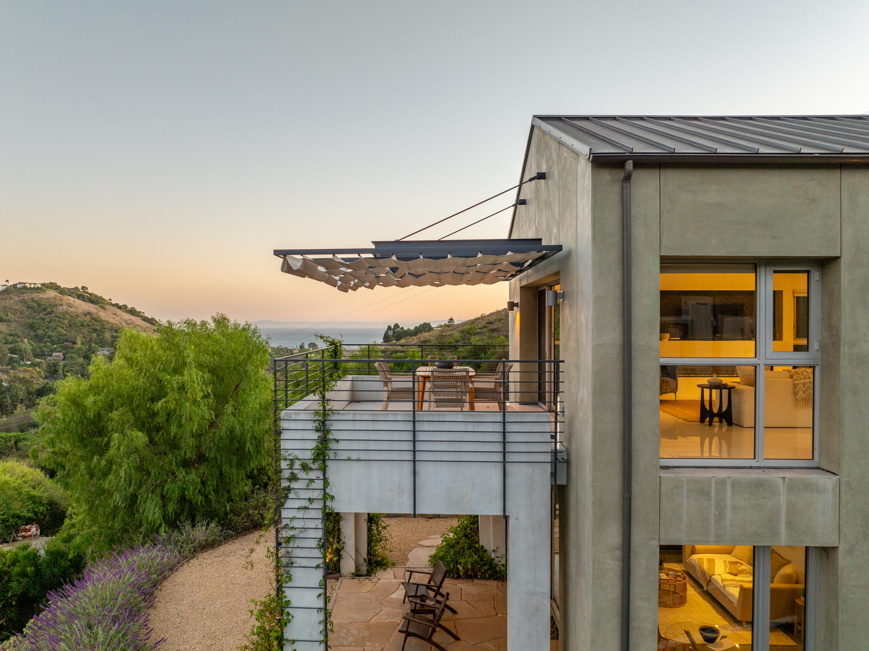 350 Conejo Road Santa Barbara, CA 93103 - Photo 44 of 47 Exterior Twilight