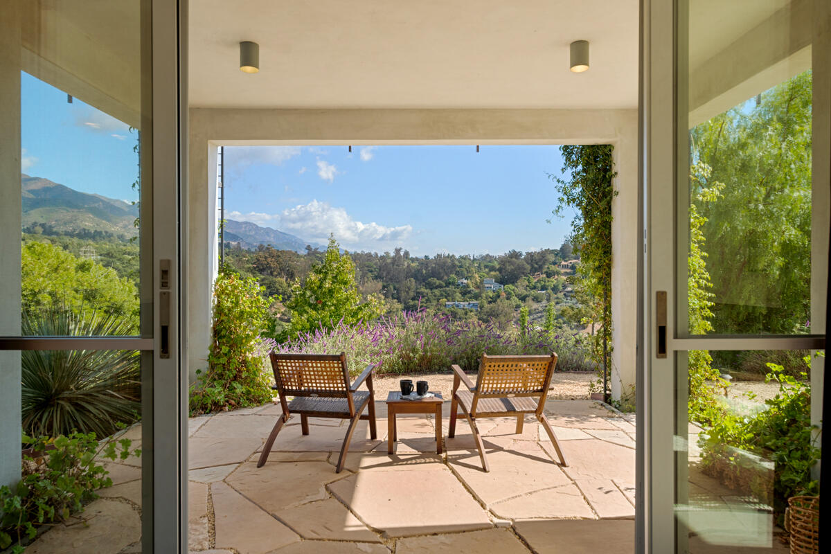 350 Conejo Road Santa Barbara, CA 93103 - Photo 7 of 47 Lower Patio