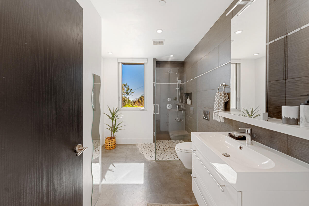 350 Conejo Road Santa Barbara, CA 93103 - Photo 8 of 47 Lower Second Bathroom