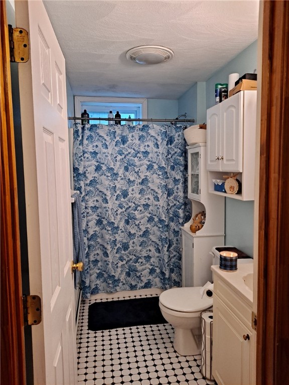88 Pleasant Street Lincoln, RI 02865 - Photo 4 of 10 1st fl bath