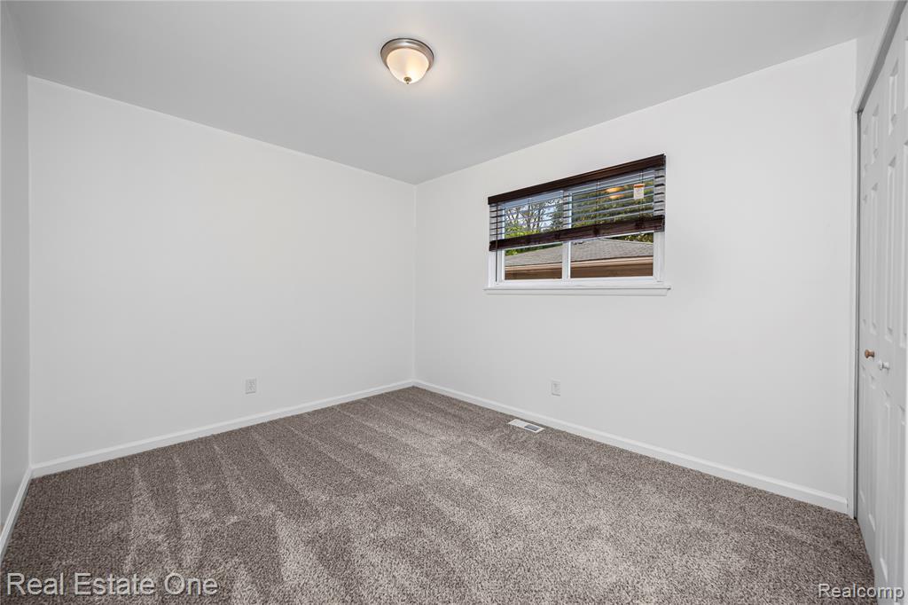 4296 Frazho Road Warren, MI 48091 - Photo 14 of 39