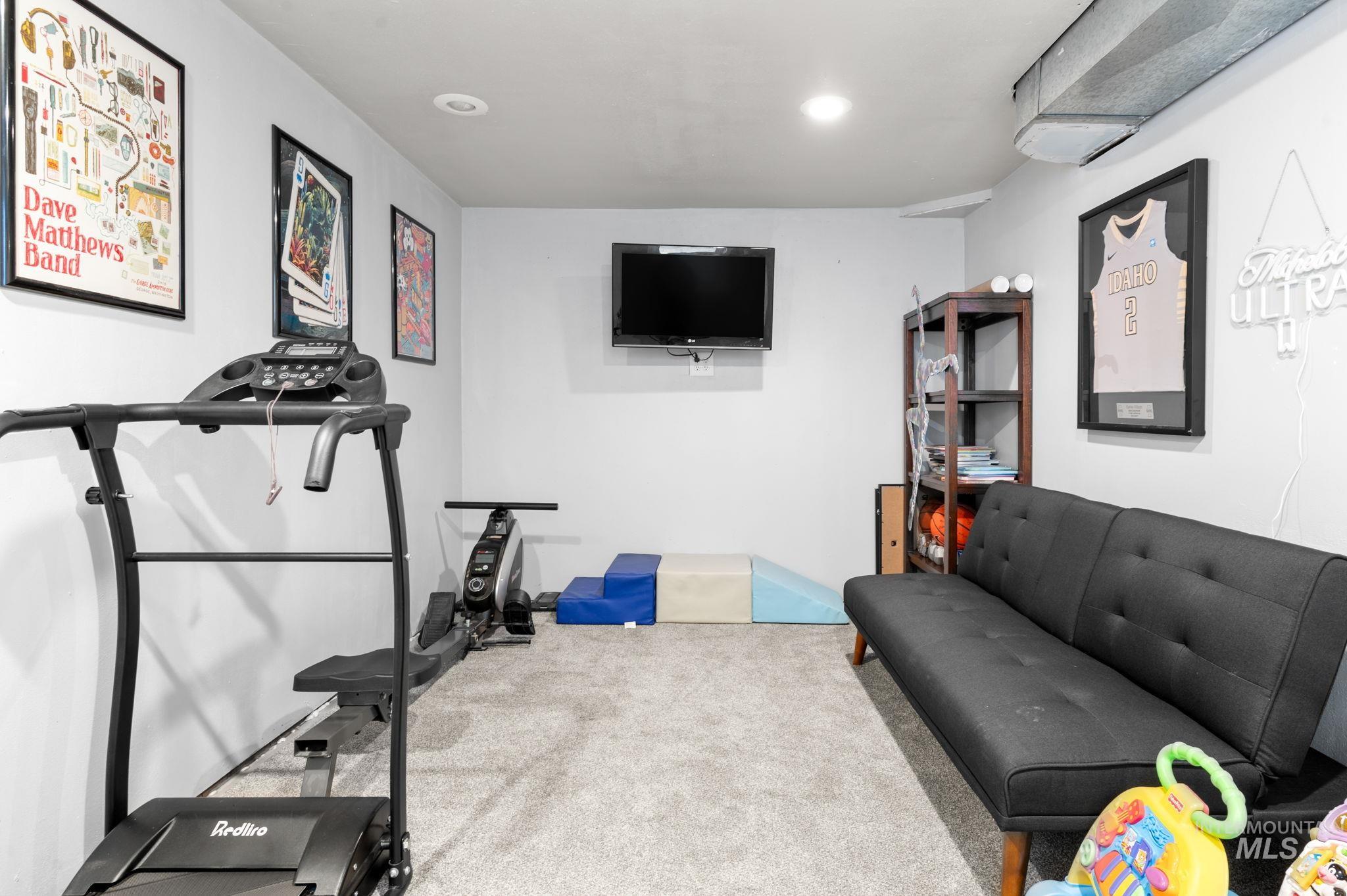 907 3rd Street Lewiston, ID 83501 - Photo 22 of 26 Workout room featuring carpet and recessed lighting