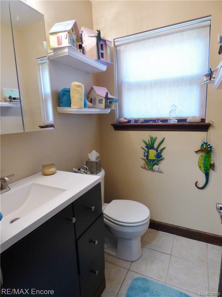 5068 Timber Ridge Trail Clarkston, MI 48346 - Photo 14 of 49 21 - Half Bath off Kitchen.JPG