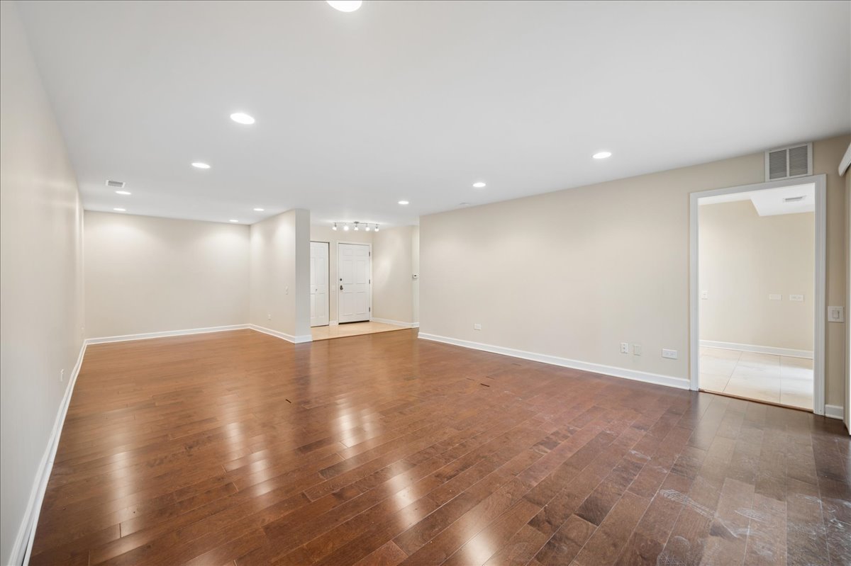 1740 Mission Hills Road, Unit 112 Northbrook, IL 60062 - Photo 6 of 19