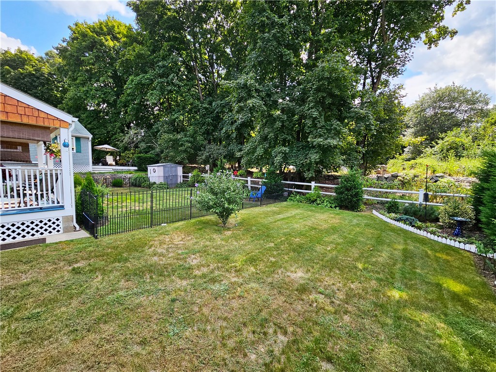 11 Welcome Road Smithfield, RI 02917 - Photo 4 of 20 Gallery Image 4