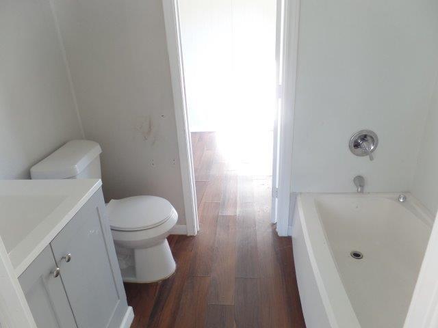 125 Oak Drive Springtown, TX 76082 - Photo 15 of 18 Jack and Jill Bathroom View 2