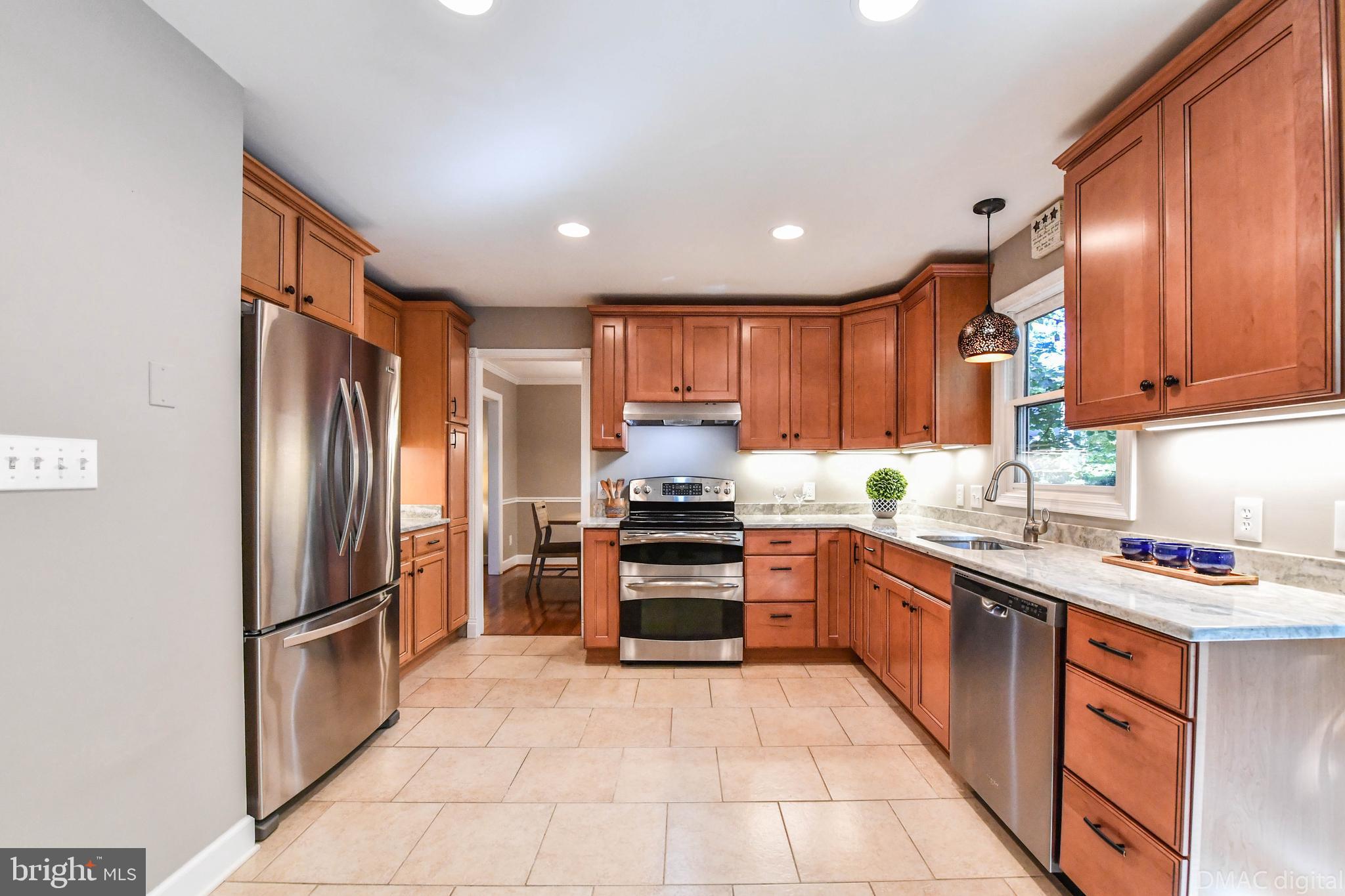 6623 West Lakeridge Road New Market, MD 21774 - Photo 4 of 41 Updated kitchen w SS appliances & Granite.