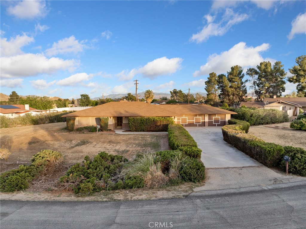 19213 Tecumseh Road Apple Valley, CA 92307 - Photo 2 of 43