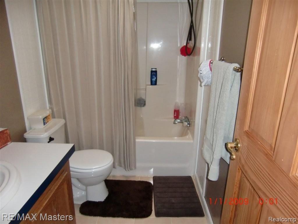 3207 Post Road Newport, MI 48166 - Photo 5 of 16 bath.JPG