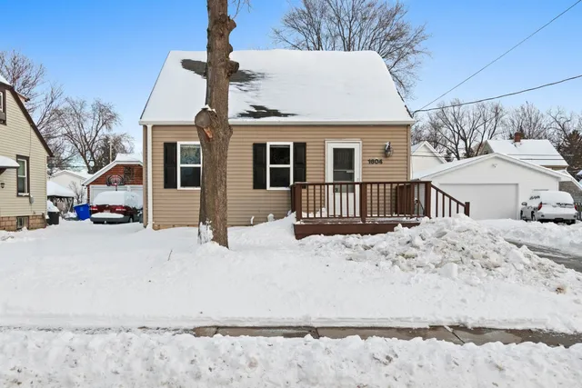 $239,900 | 1604 North Clark Street, Appleton, WI 54911