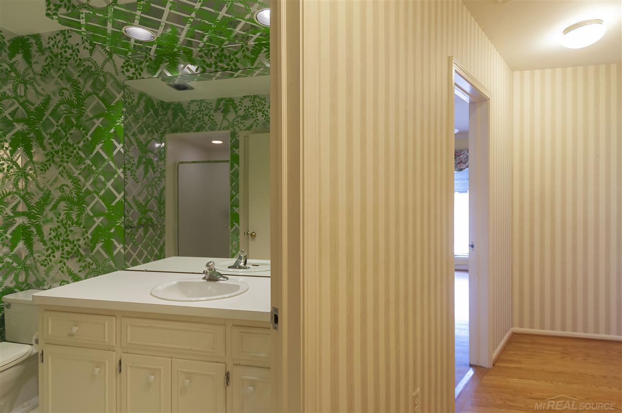 87 Belle Meade Road Grosse Pointe, MI 48236 - Photo 27 of 68 31345766-26.JPG