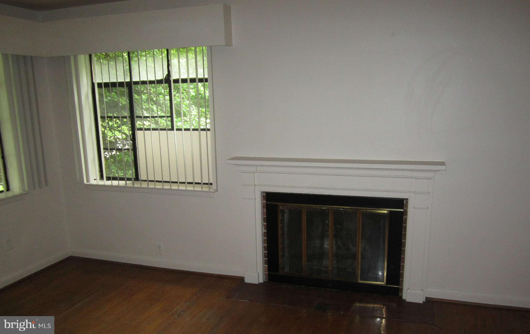 7310 Franklin Road Annandale, VA 22003 - Photo 2 of 10 Living Room