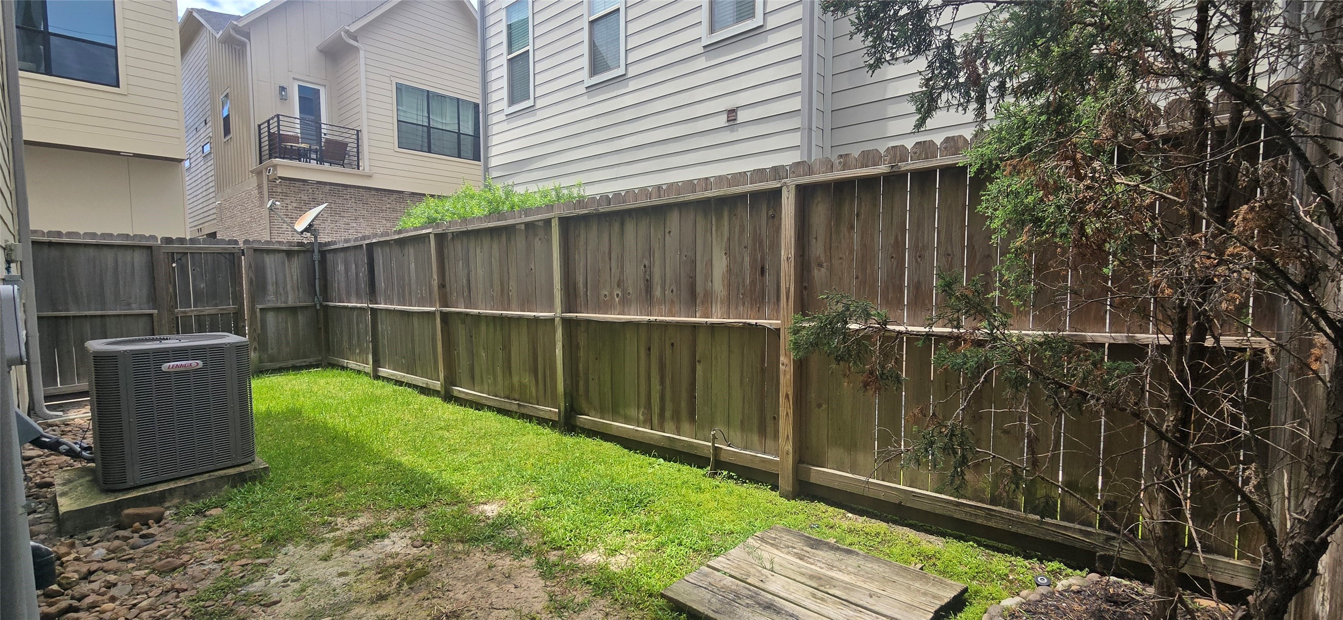 1117 Bonner Street Houston, TX 77007 - Photo 44 of 44 Private fenced in side yard provides some outdoor space.
