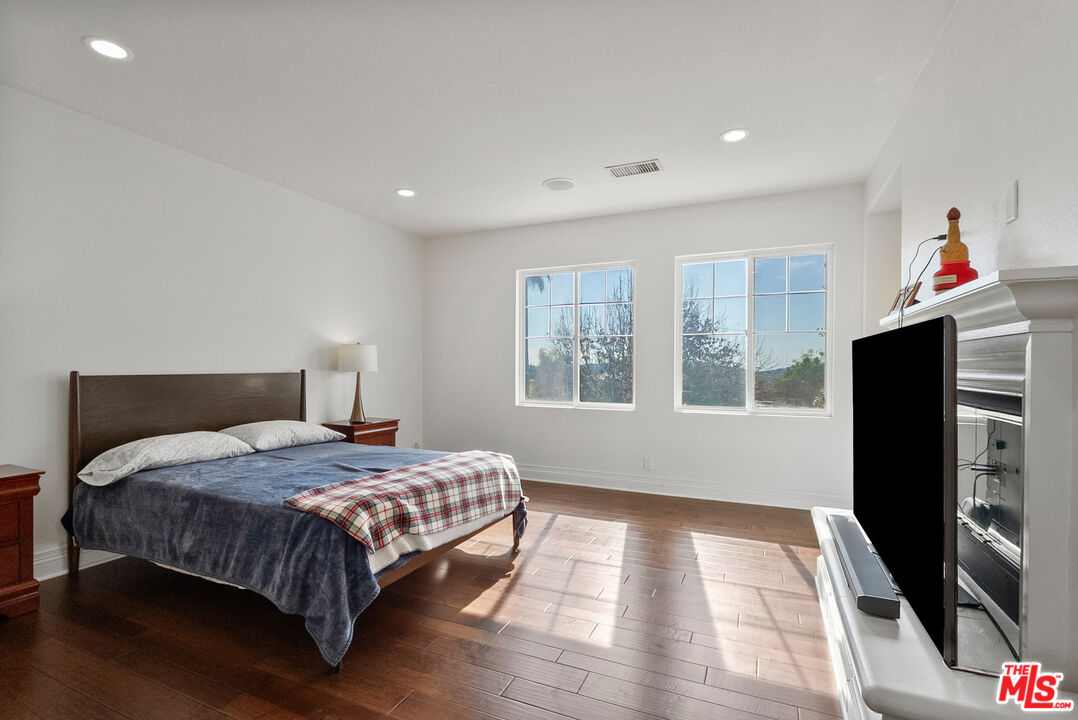 3821 Luna Court Altadena, CA 91001 - Photo 13 of 34