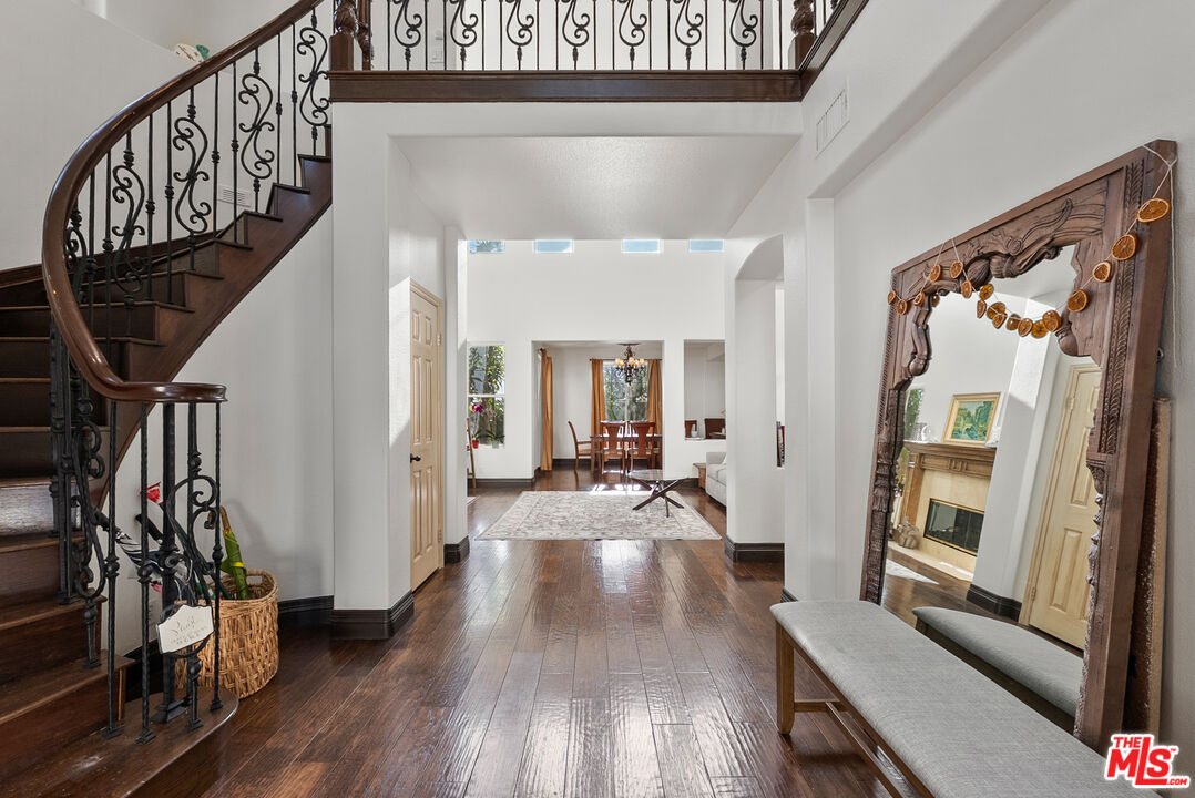 3821 Luna Court Altadena, CA 91001 - Photo 5 of 34