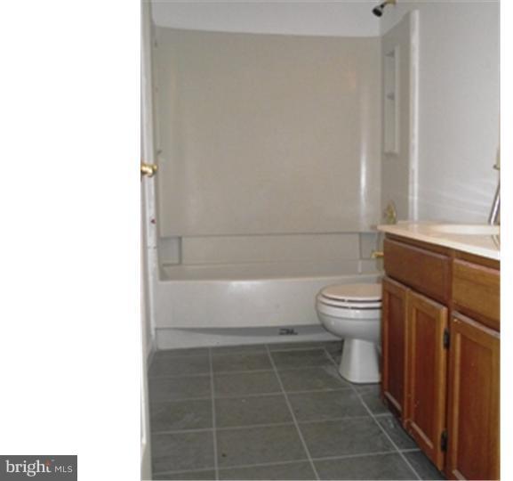 213 West Silver Fox Road Newark, DE 19702 - Photo 13 of 16 Bathroom