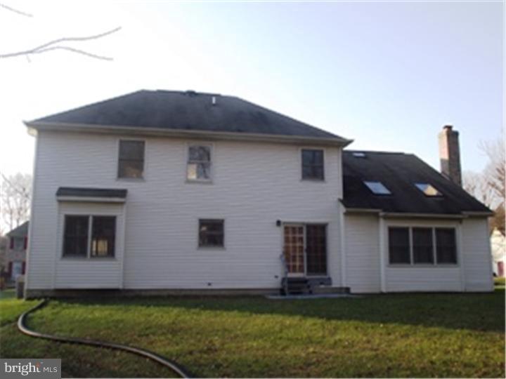 213 West Silver Fox Road Newark, DE 19702 - Photo 4 of 16 Exterior Back