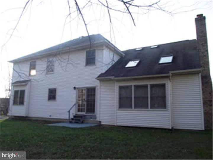 213 West Silver Fox Road Newark, DE 19702 - Photo 5 of 16 Exterior Back