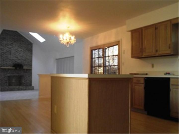 213 West Silver Fox Road Newark, DE 19702 - Photo 8 of 16 Kitchen