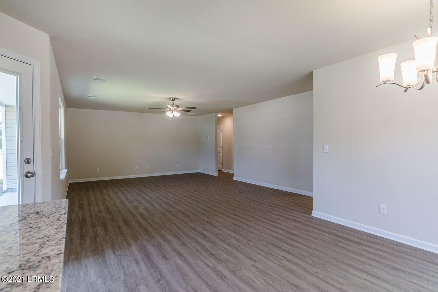 504 Ridgeland Lakes Drive Ridgeland, SC 29936 - Photo 14 of 39 14 Great room