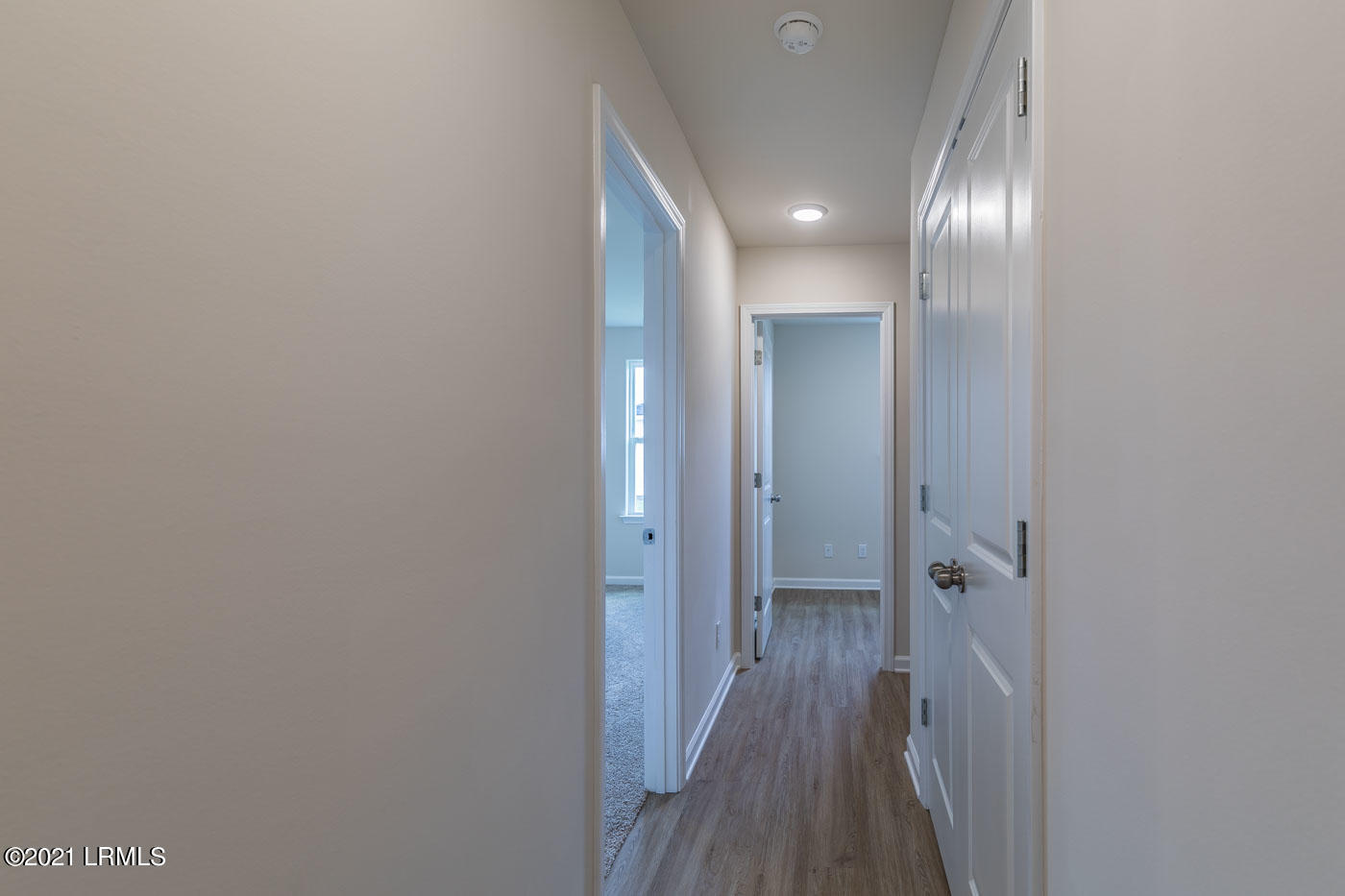504 Ridgeland Lakes Drive Ridgeland, SC 29936 - Photo 15 of 39 15 Hallway to master