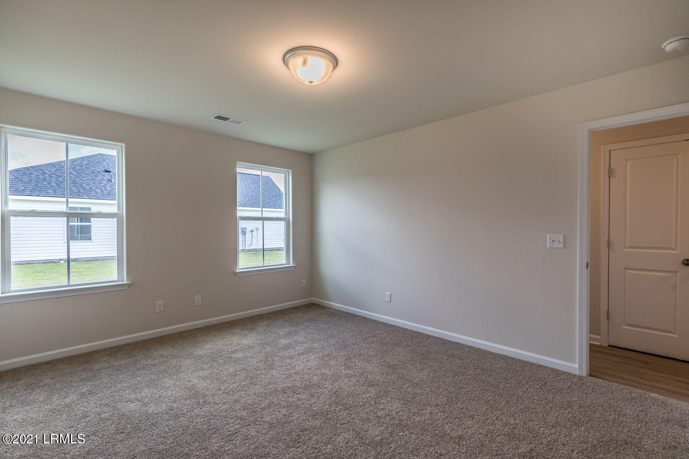 504 Ridgeland Lakes Drive Ridgeland, SC 29936 - Photo 17 of 39 17 Master suite
