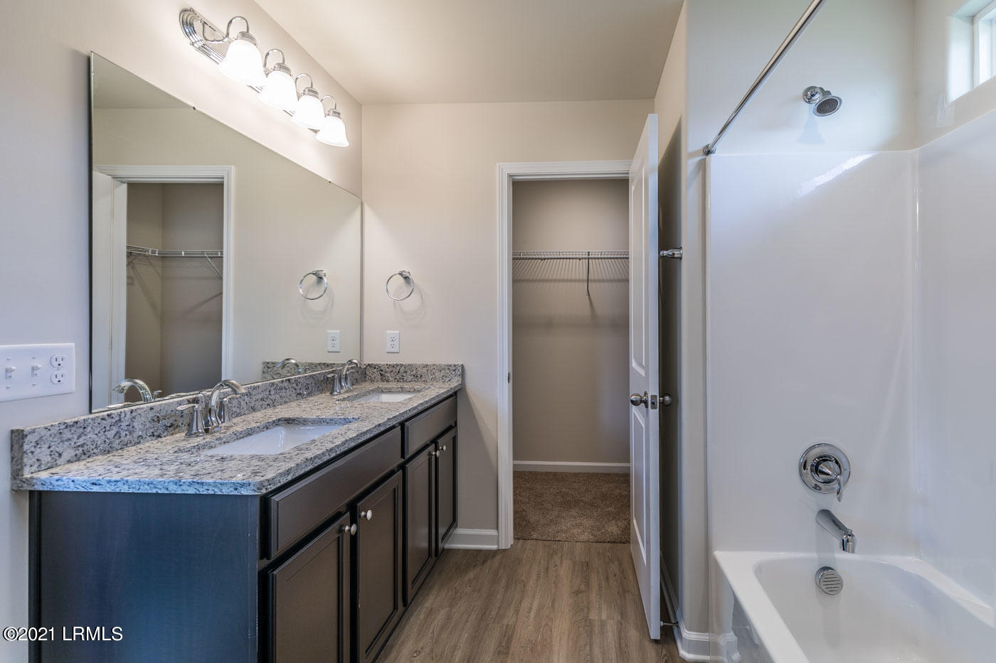 504 Ridgeland Lakes Drive Ridgeland, SC 29936 - Photo 20 of 39 20 Master bath