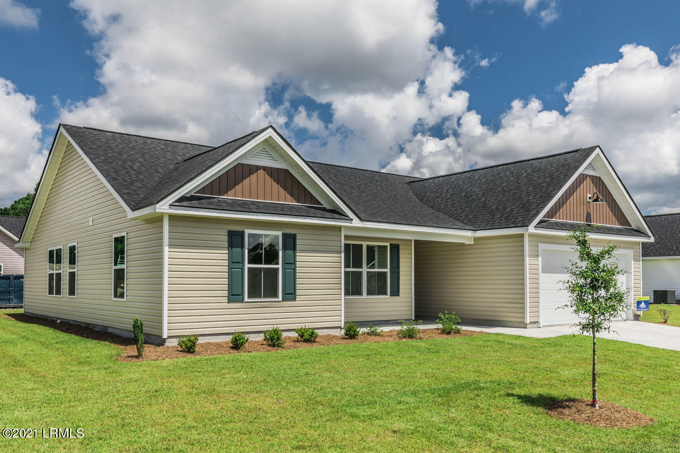 504 Ridgeland Lakes Drive Ridgeland, SC 29936 - Photo 2 of 39 2 Front