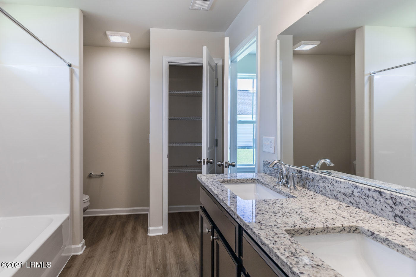 504 Ridgeland Lakes Drive Ridgeland, SC 29936 - Photo 23 of 39 23 Master bath