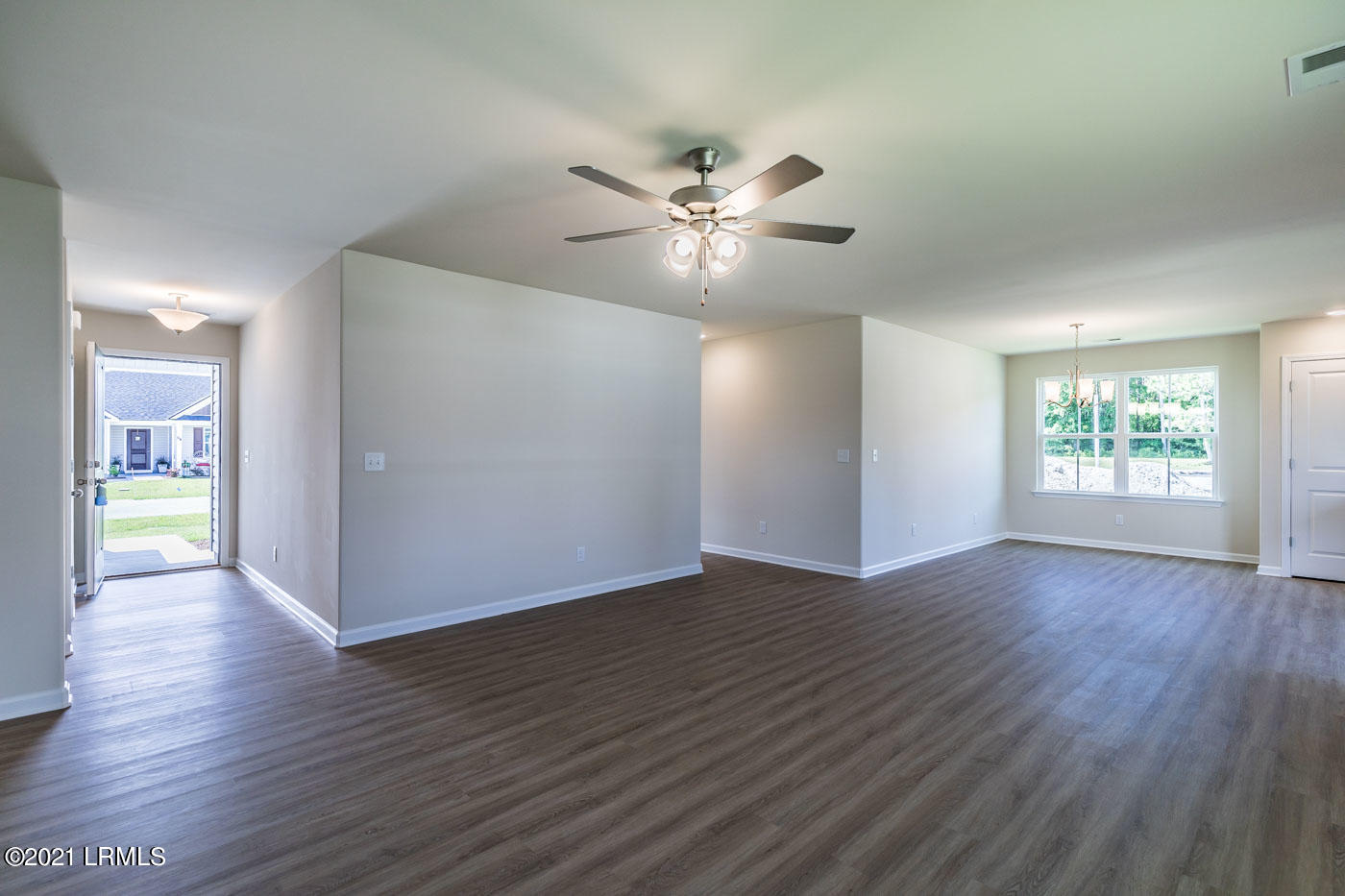 504 Ridgeland Lakes Drive Ridgeland, SC 29936 - Photo 5 of 39 5 Great room