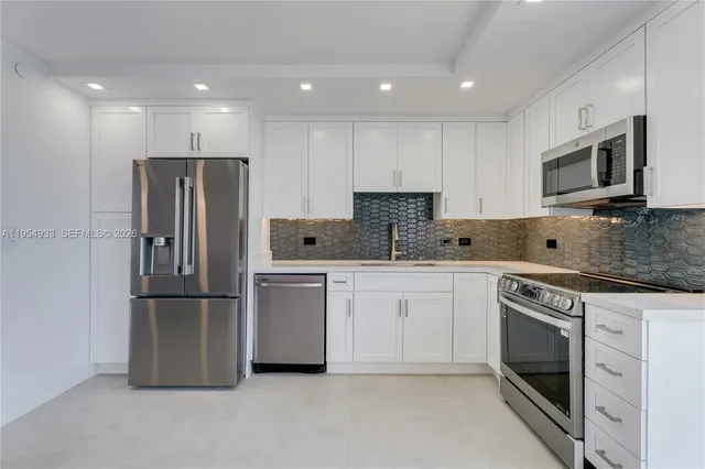 $1,859,000 | 881 Ocean Drive, Unit 13C, Key Biscayne, FL 33149