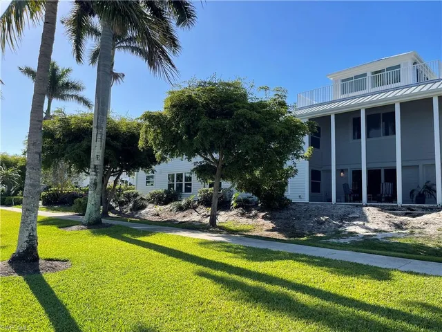 $3,950 | 254 6th Avenue South, Unit 8, Naples, FL 34102