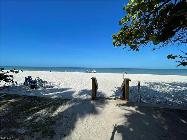 $3,950 | 254 6th Avenue South, Unit 8, Naples, FL 34102