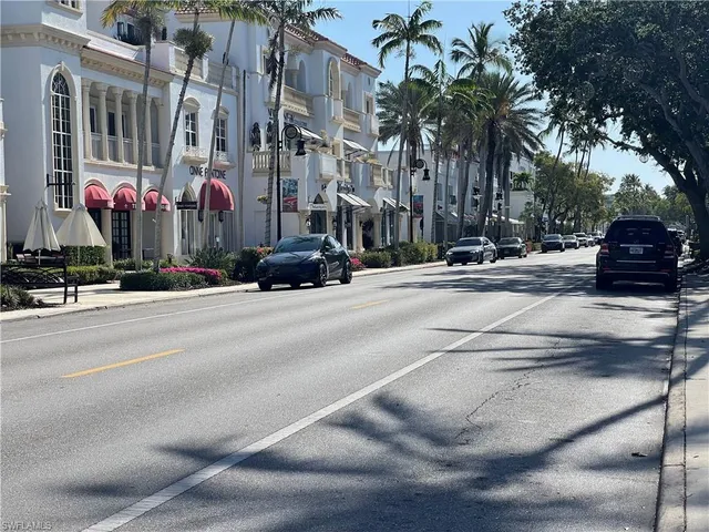 $3,950 | 254 6th Avenue South, Unit 8, Naples, FL 34102