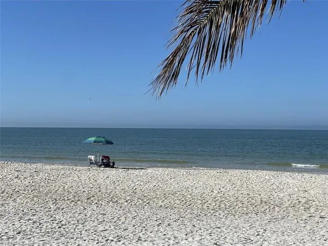 $3,950 | 254 6th Avenue South, Unit 8, Naples, FL 34102