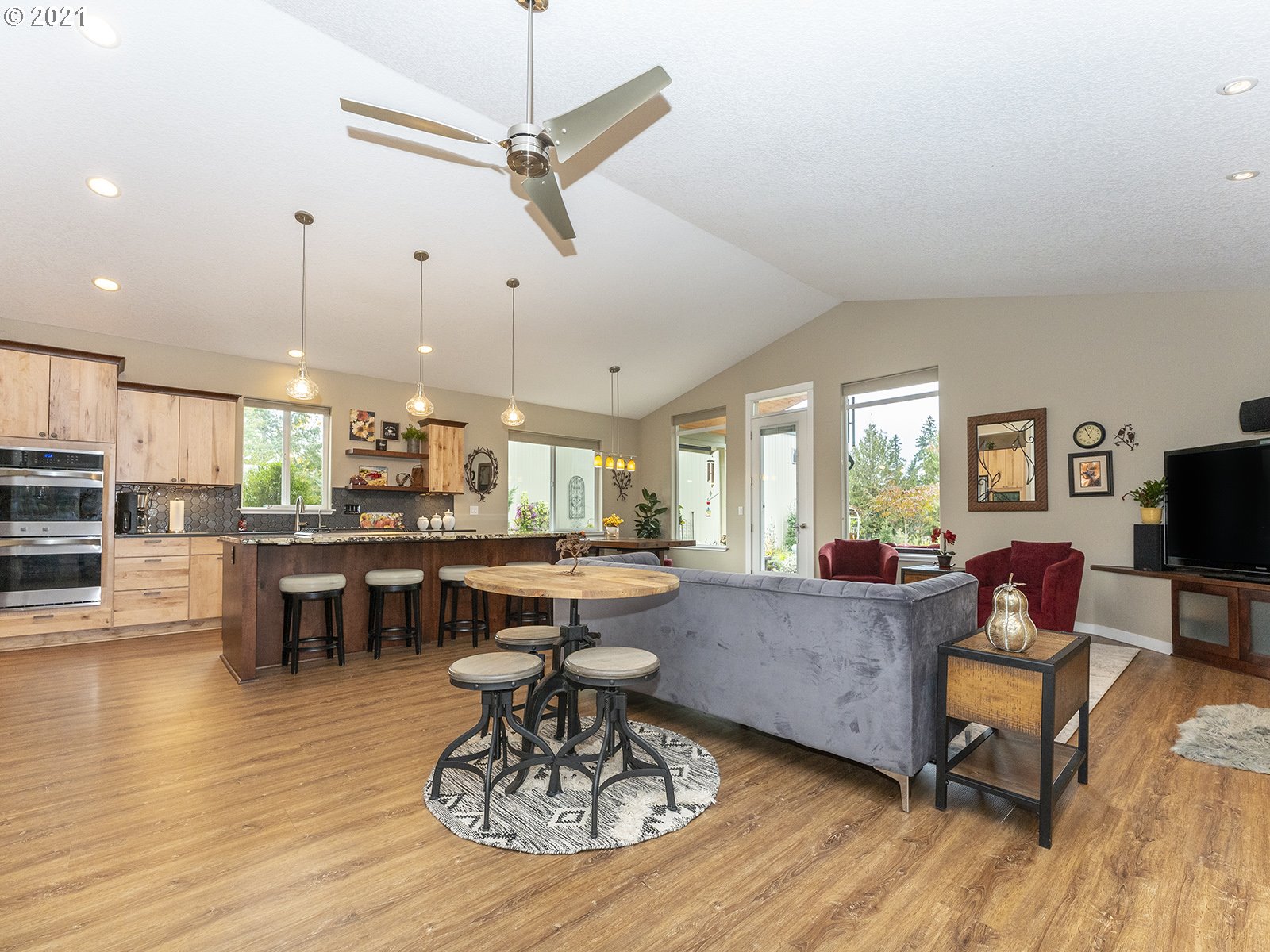 15377 South Maplelane Road Oregon City, OR 97045 - Photo 6 of 32 Gallery Image 6