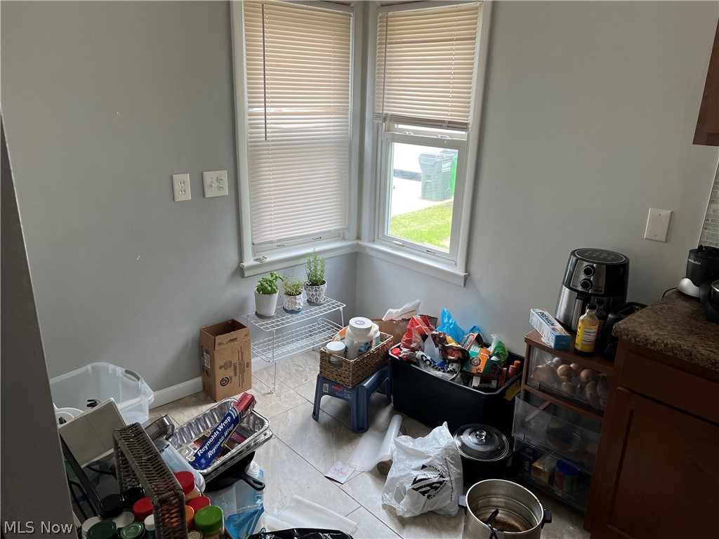 1015 Argonne Road Cleveland, OH 44121 - Photo 5 of 16