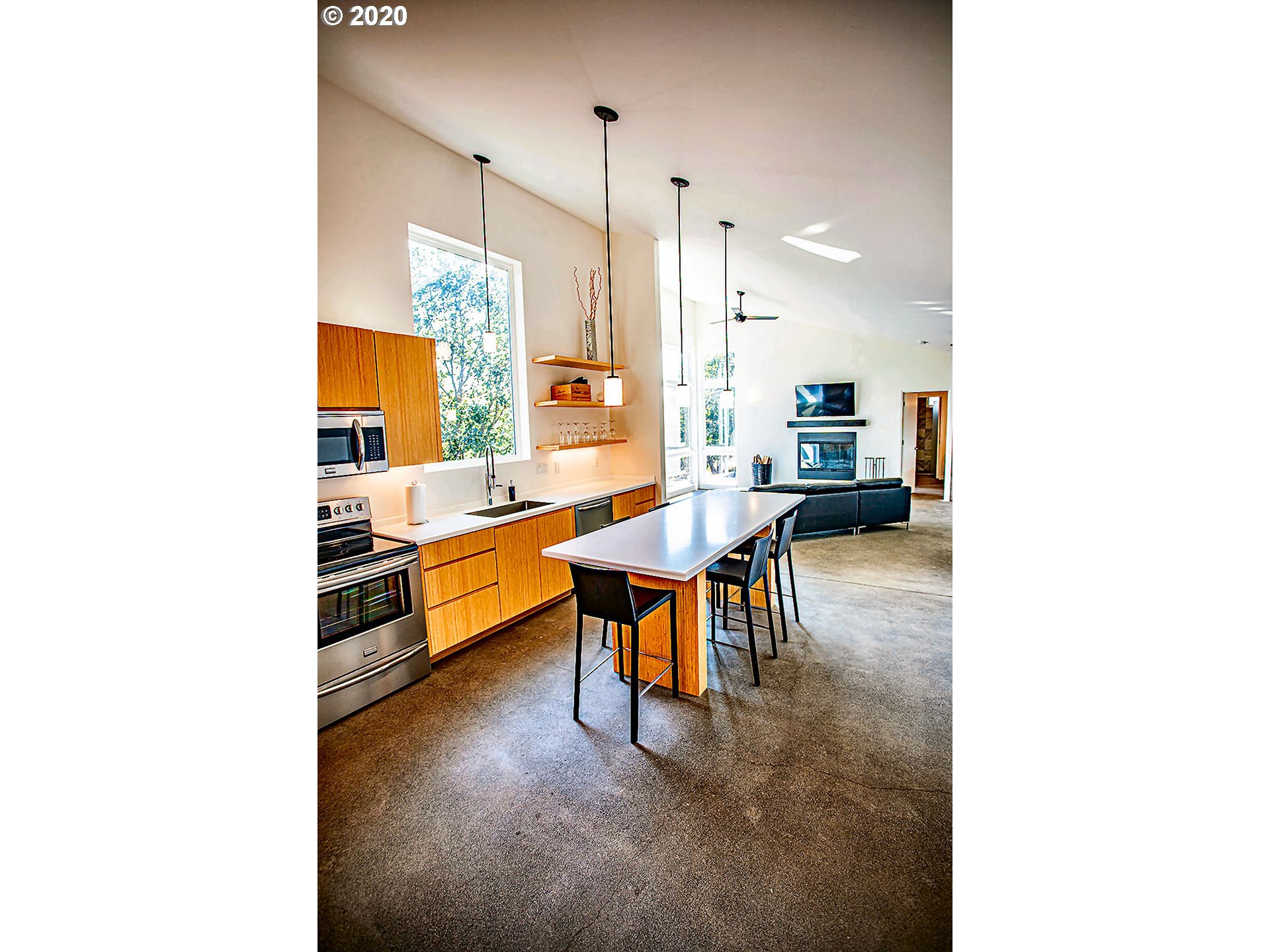 2400 Dry Creek Road Mosier, OR 97040 - Photo 5 of 31 Gallery Image 5