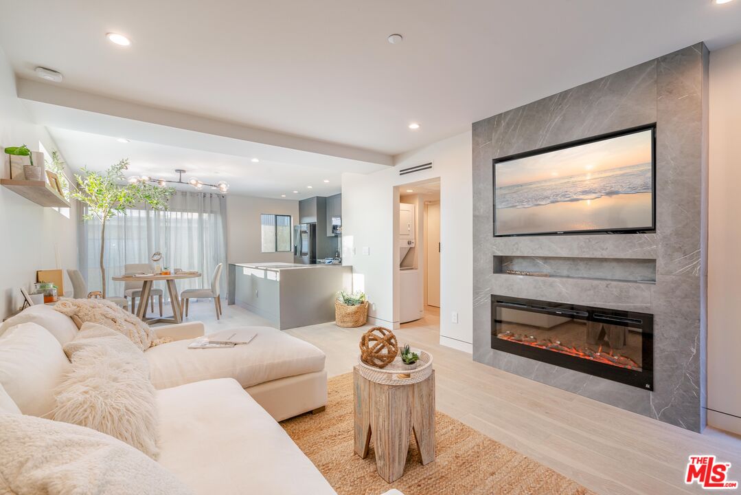 2805 3rd Street, Unit 2 Santa Monica, CA 90405 - Photo 3 of 13