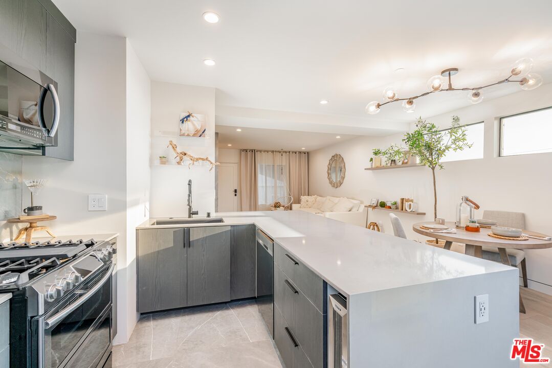 2805 3rd Street, Unit 2 Santa Monica, CA 90405 - Photo 4 of 13