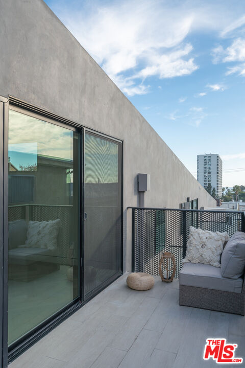 2805 3rd Street, Unit 2 Santa Monica, CA 90405 - Photo 7 of 13