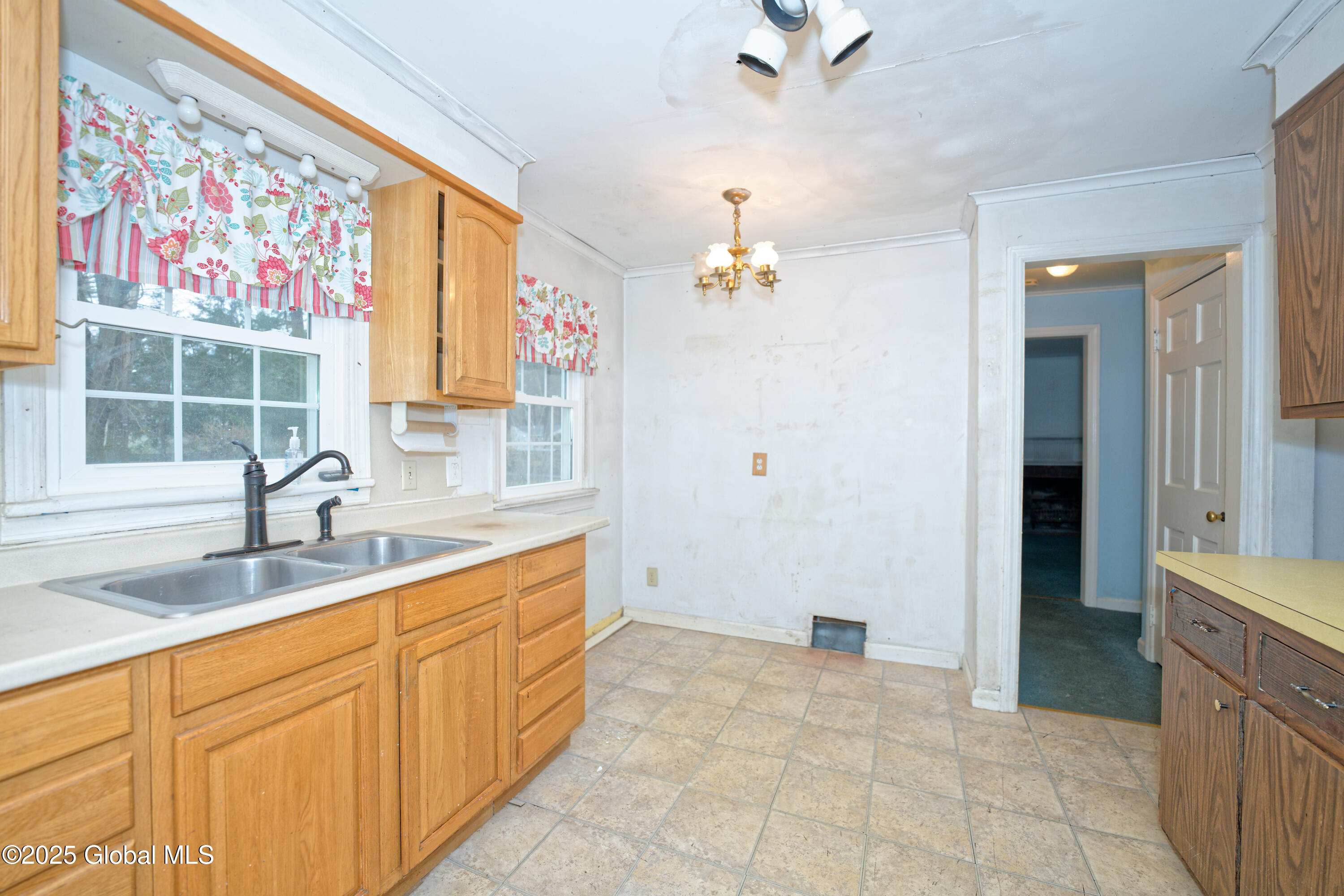14 Keith Road Bethlehem, NY 12054 - Photo 11 of 35 3 Kitchen 1