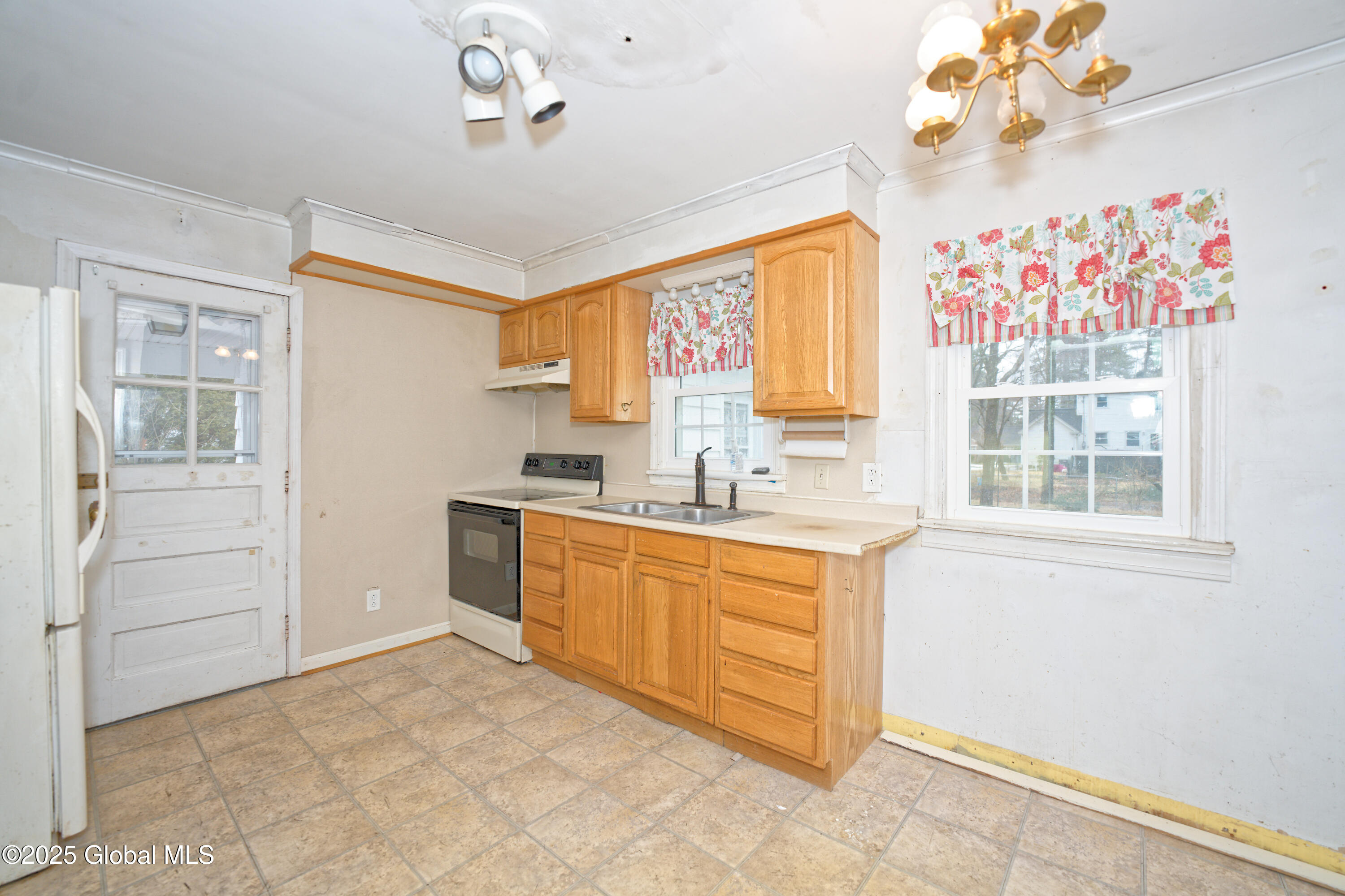 14 Keith Road Bethlehem, NY 12054 - Photo 14 of 35 3 Kitchen 4
