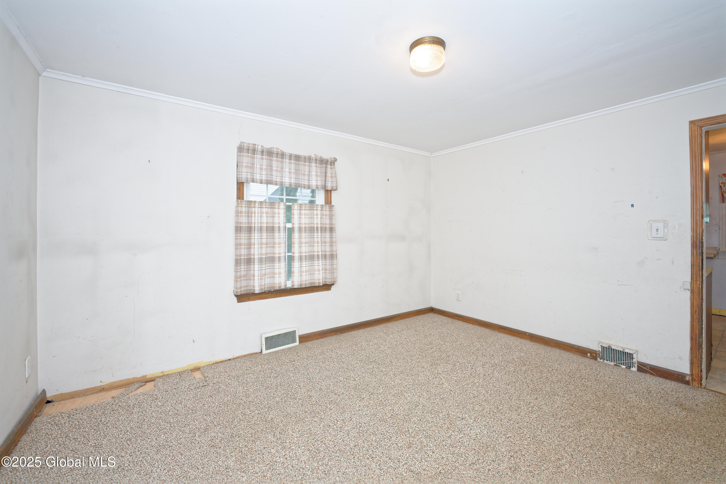 14 Keith Road Bethlehem, NY 12054 - Photo 15 of 35 2 Diningroom 4