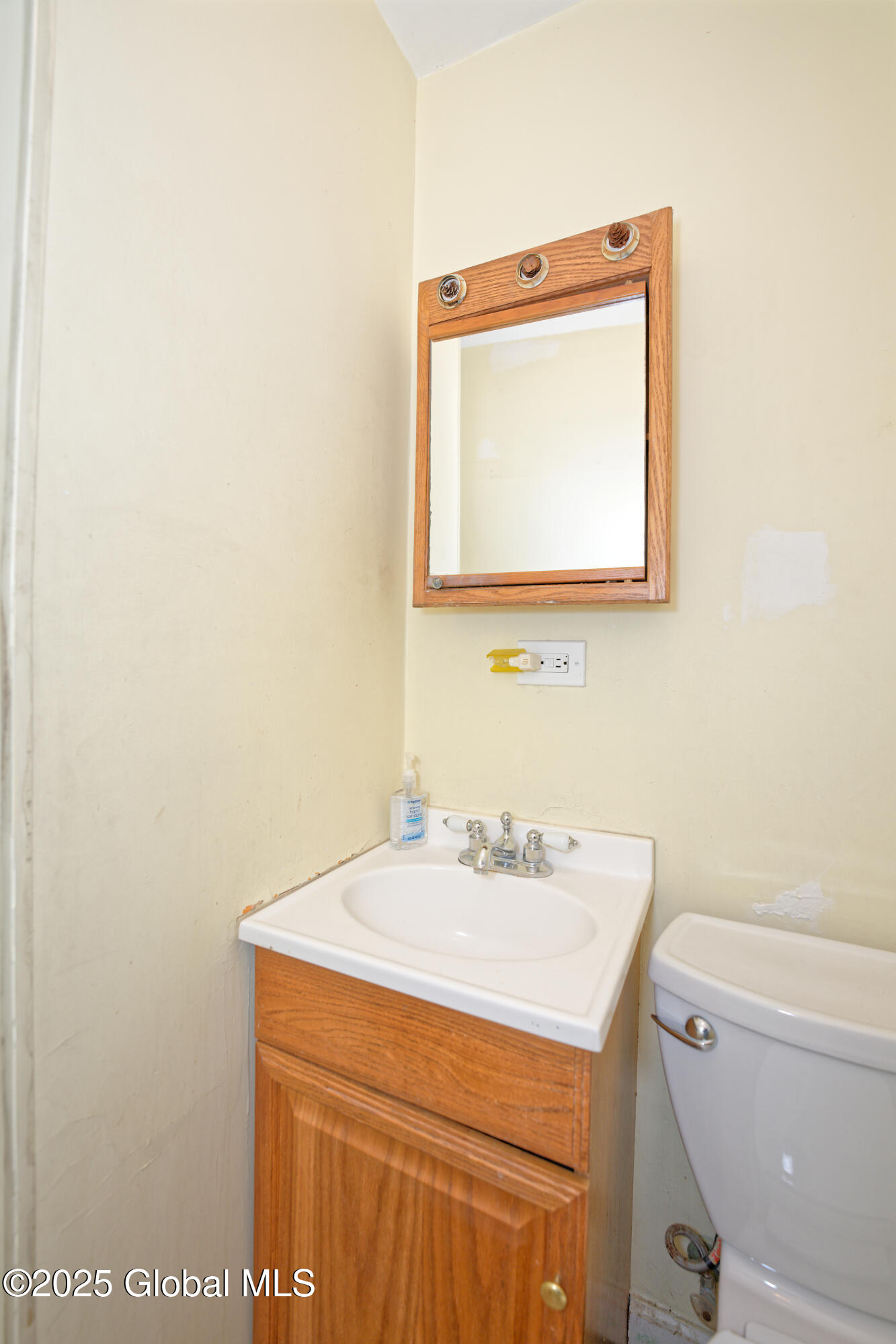 14 Keith Road Bethlehem, NY 12054 - Photo 18 of 35 5 Bathroom 1