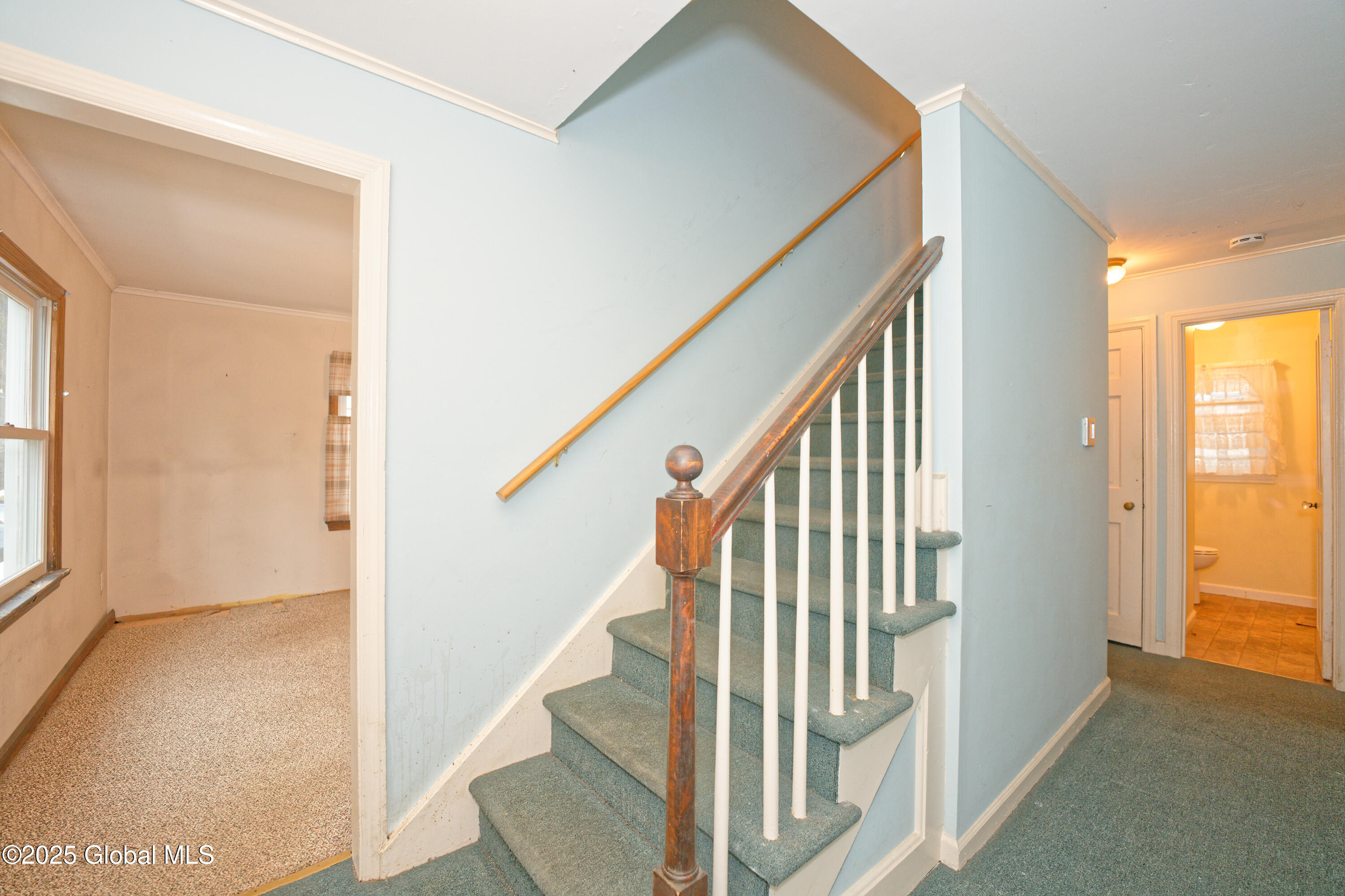 14 Keith Road Bethlehem, NY 12054 - Photo 6 of 35 1 Entryway 2