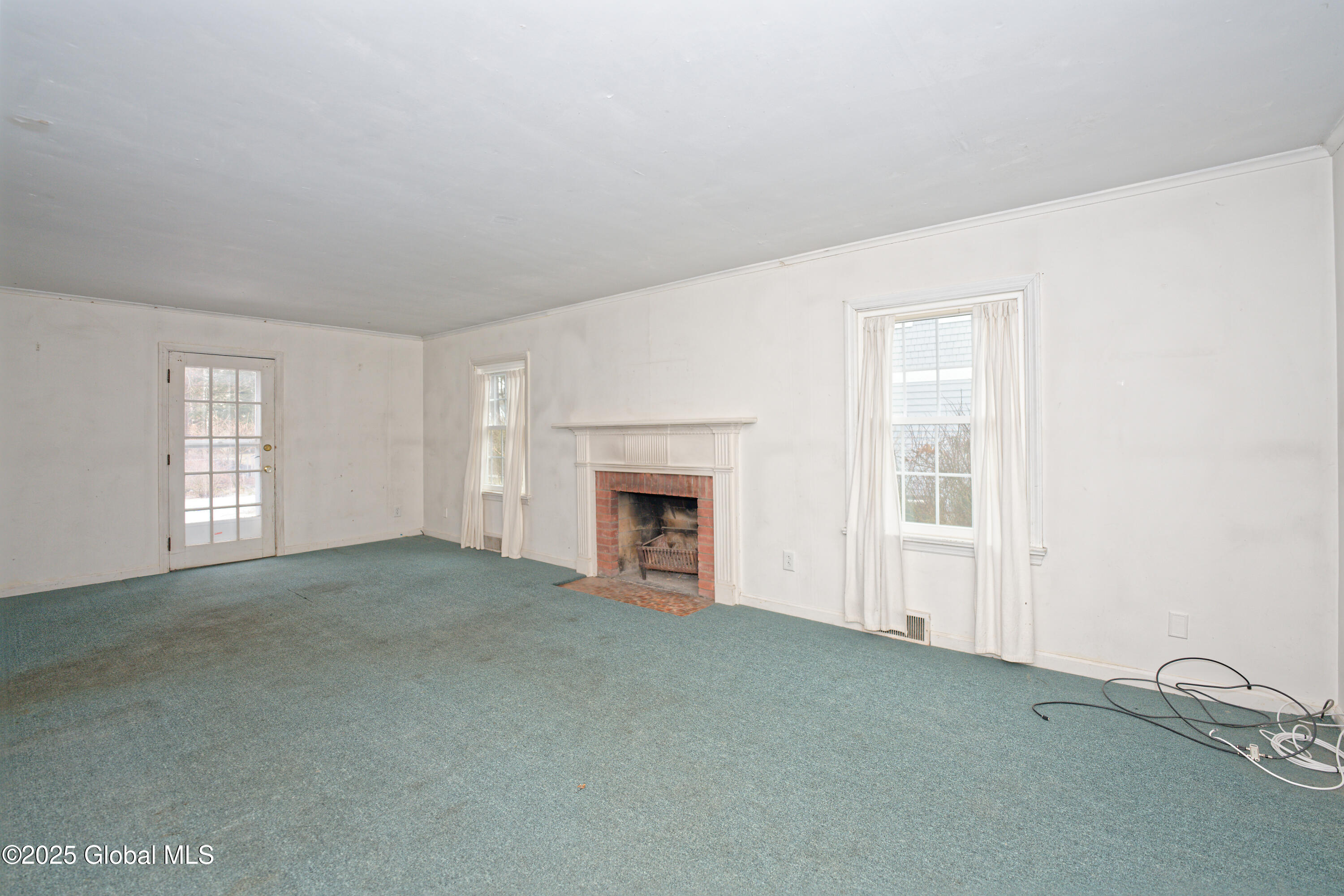14 Keith Road Bethlehem, NY 12054 - Photo 7 of 35 2 Livingroom 2